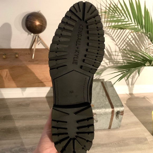 Kendall + Kylie boots - Picture 5 of 5